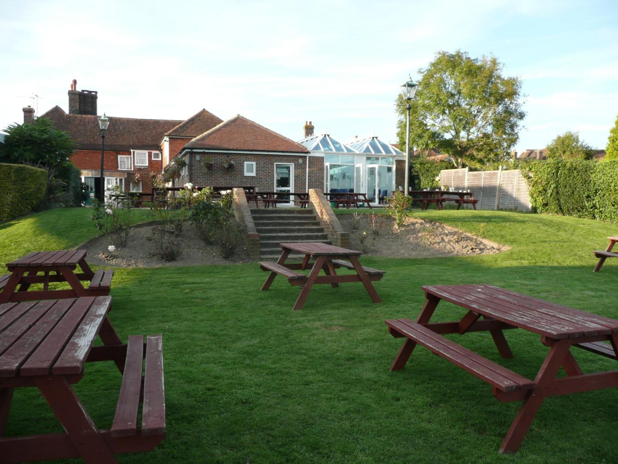The Bear Inn And Burwash Motel Exterior foto